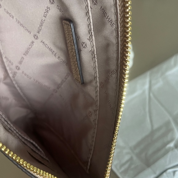 Michael Kors Jet Set Wristlet Tan Zipper Clutch - Picture 3 of 9